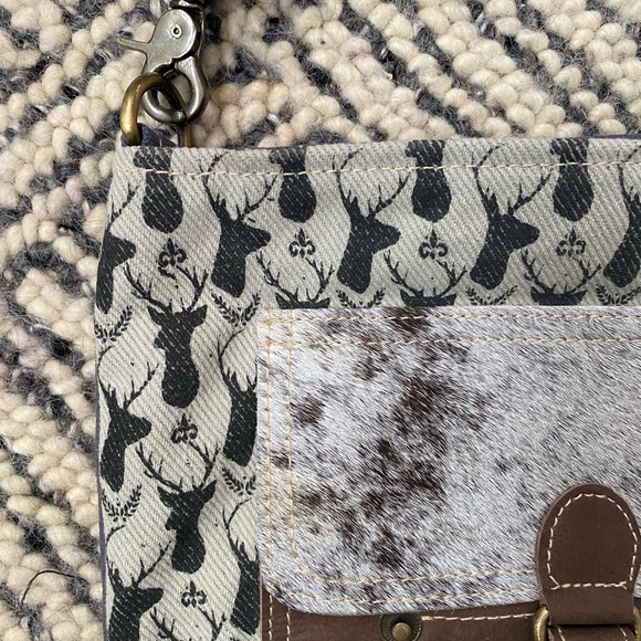 Stylish Brown and Cream Women's Bag - Picture 4 of 8